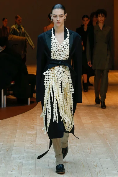 Look 40
